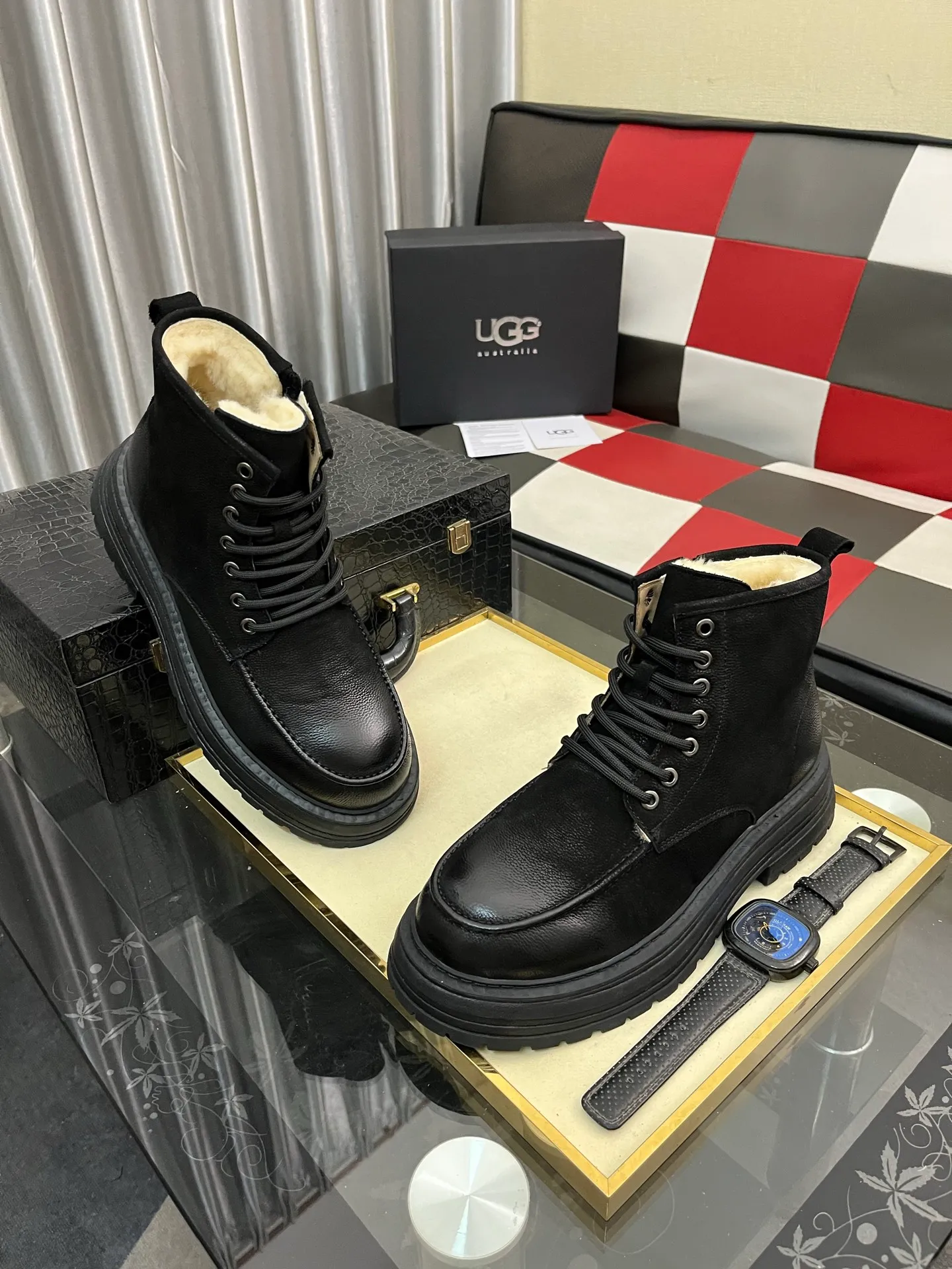 Men's Men's Shoes 💰660⌚️⌚️New UGG fur-integrated men's simple and fashionable snow shoes. The most worth buying at the end of this year are warm casual shoes. Whether you are out and about at home, their comfortable and warm performance will be your most suitable fashion companion! The material is cowhide upper and imported wool is used inside. Two layers of cowhide for warmth and comfort! The eva+ rubber patch outsole is cushioned, wear-resistant, and has good elasticity. It is light and wear-resistant, comfortable and soft, and the new simple cut is more fashionable. It has both practicality and fashion sense, so you no longer have to worry about how to match it in winter, while still maintaining fashionable taste. High-quality genuine wool produced in Dongguan. The material depends on the details! Size: 38-39-40-41-42-43-44-45